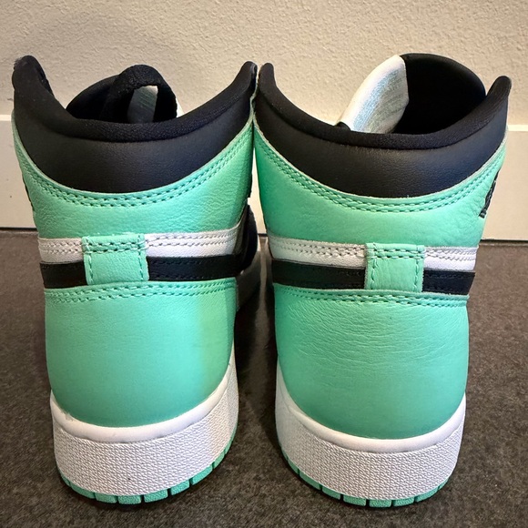 Air Jordan 1 Retro High OG 'Green Glow' - Picture 14 of 16